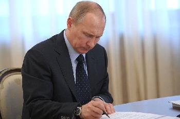 Президент РФ подписал закон о льготах для огородников и садоводов